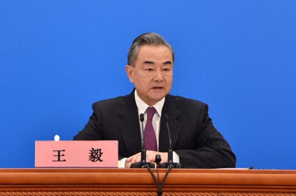 美港通证券 用这东西白嫖稀土? 美国出口审批一夜间瘫痪, 王毅3句话开门见山