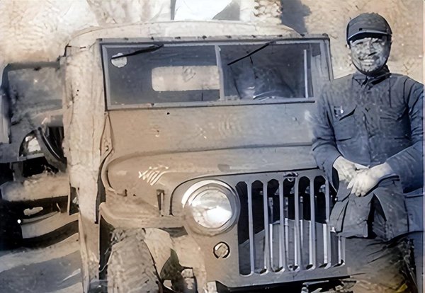 悦配资 他俩同为纵队司令，资历不同，领导关系是上下级，执行战略任务